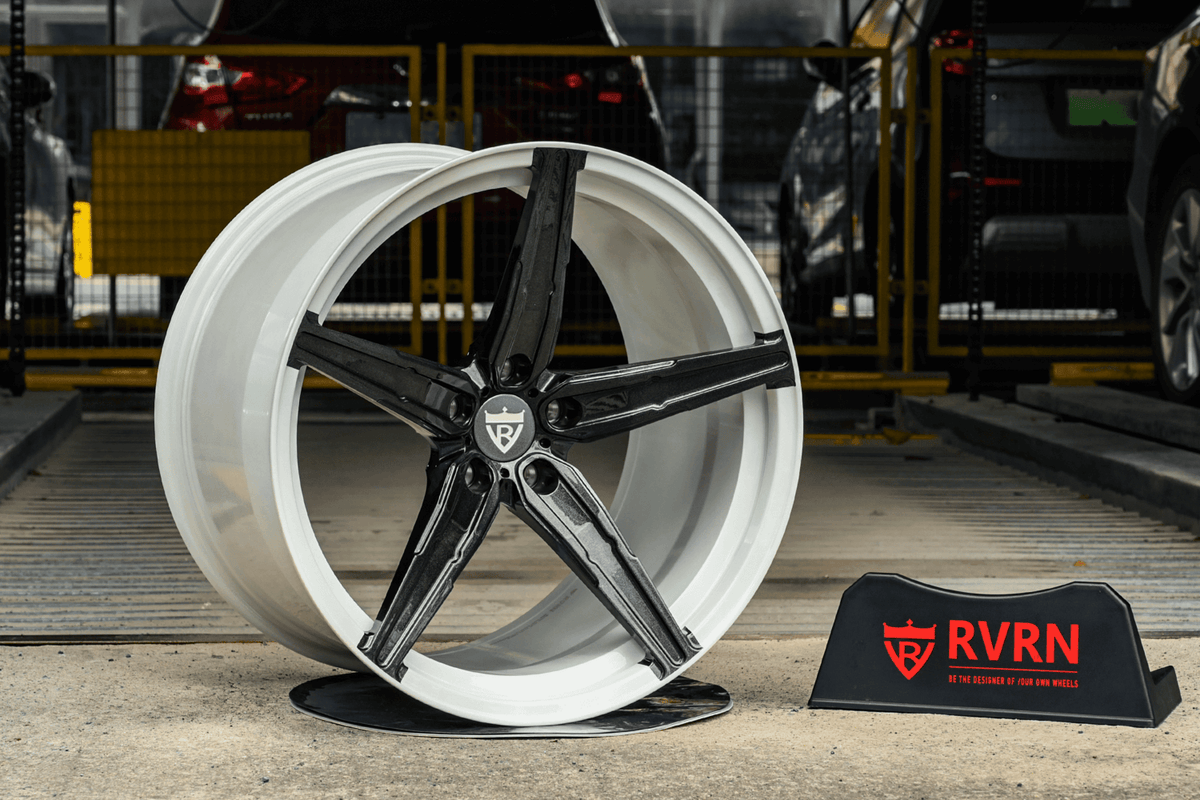 2023 Corvette C8 Z06 sitting on RVRN custom forged super concave wheels RV-Mj201 with 20x10/21x13 OEM size, carbon flash metallic face and pearl white barrel. 