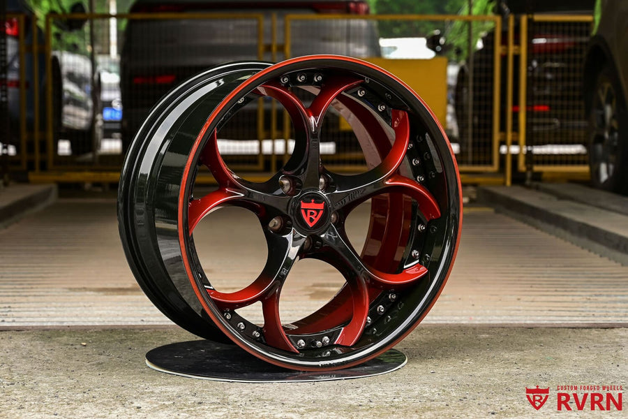 RV-DS016 five-spoke forged wheel for a 2008 Audi R8 with gloss black face and custom red accents