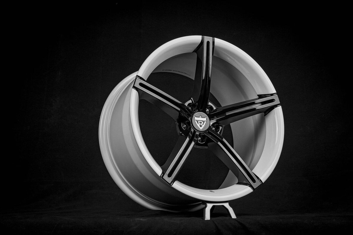 RV-MS63B one-piece forged five-spoke wheel for a 2014 Audi R8 V10 with gloss black spokes and pearl white barrel