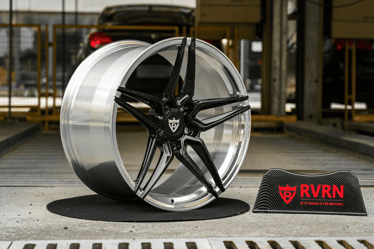 RV-MR02 one-piece forged 5 star wheel for a 2015 Porsche Panamera 4 in gloss black with a polished lip