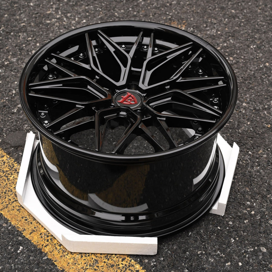 2018 Chevrolet Camaro ZL1 on RVRN RV-C081 forged wheels in Glossy Black with RVRN Red (photo 01)
