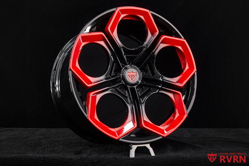 Close-up of RV-MA05 Audi RS forged wheels with gloss black and red gradient spokes, custom designed for the 2022 Audi RS E-Tron GT