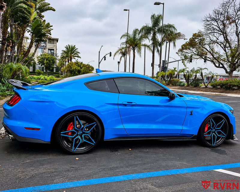 2022 Ford Mustang GT500 on RVRN RV-MC07 1-piece forged wheels in gloss black with Rapid Blue spoke accents.