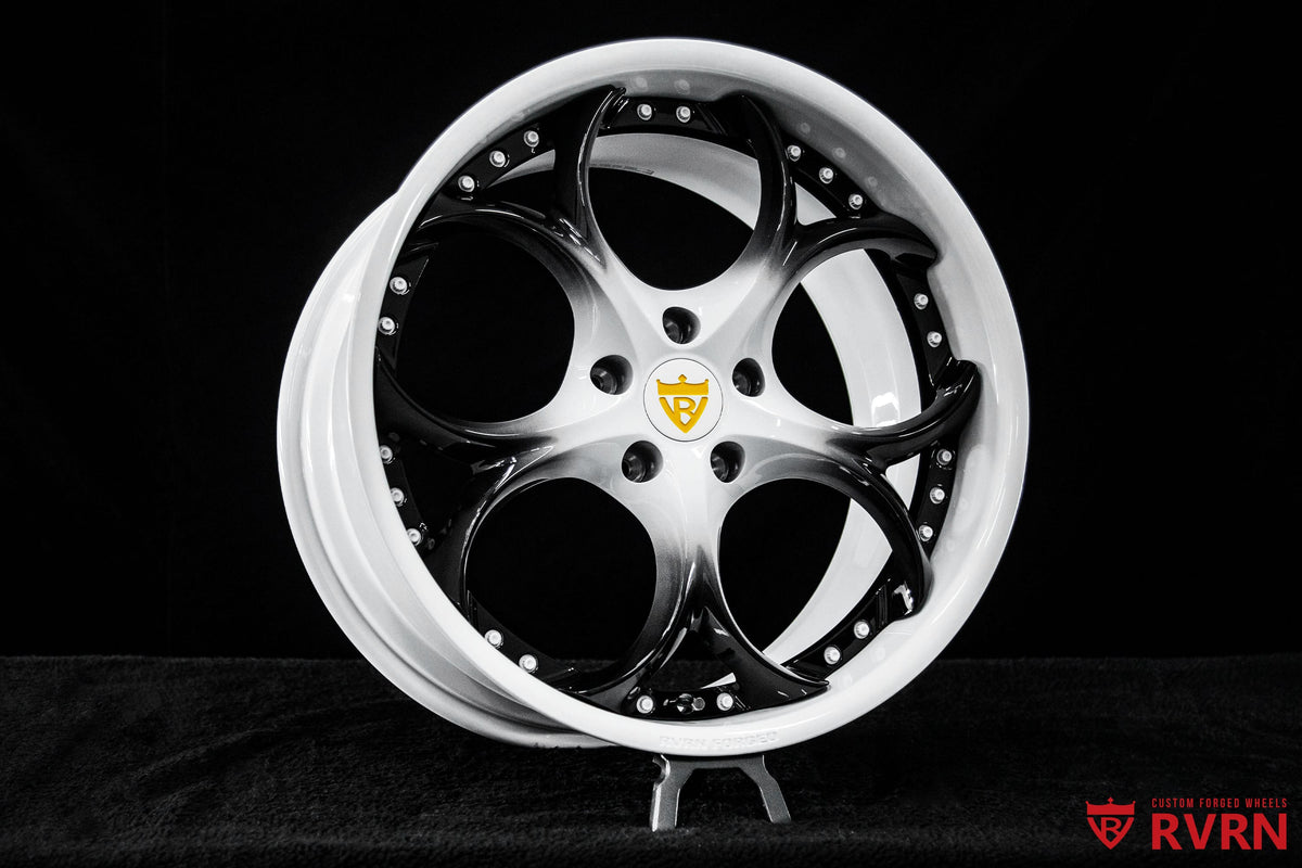 Complete RV-DS016 custom wheel setup on a 2023 Corvette Stingray Z51, featuring deep dish two-piece forged wheels, Ivory White barrel and Gloss Black spokes, 19x8.5 and 20x11.