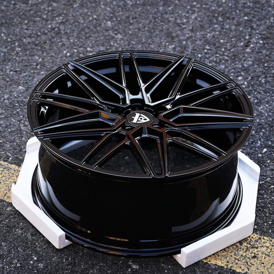 2023 Audi Q4 e-tron Sportback on RVRN RV-MC01 forged wheels in Glossy Black (photo 01)