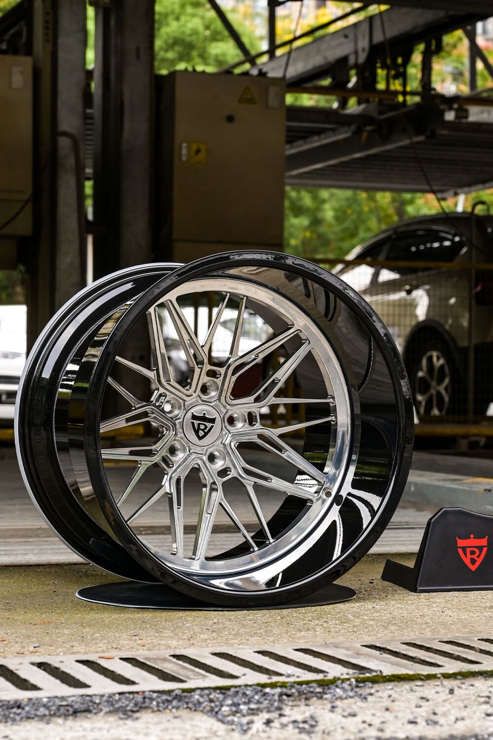 	Design your own wheels – 1951 Chevy with RVRN RV-T081 deep dish wheels