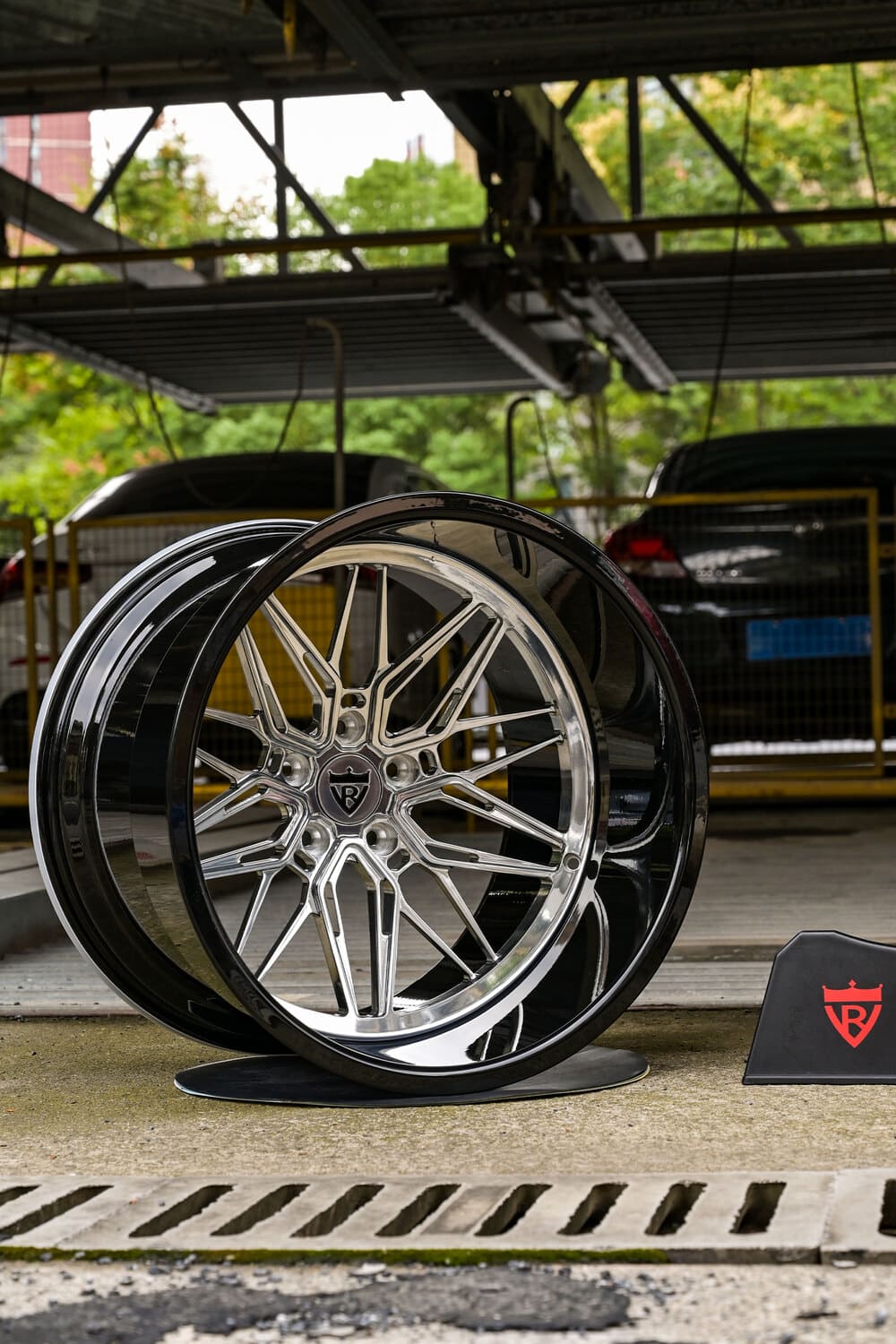 Close-up of polished aluminum spokes on RVRN forged wheels