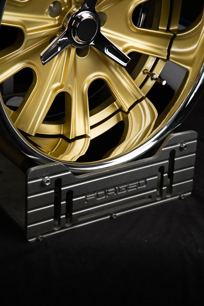 Detail of deep dish lip on staggered RV-DF67 Charger wheels