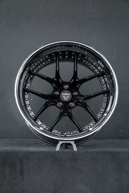 Close-up of chrome wheel face detailing on RVRN DR08D deep dish rims