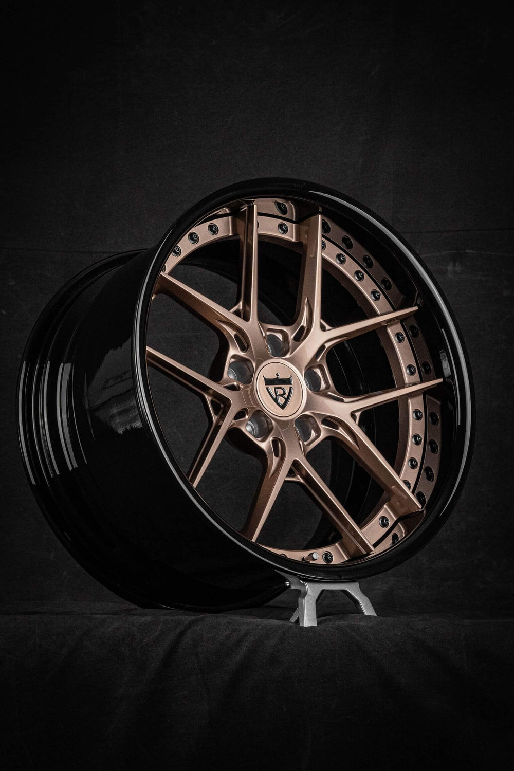 Close-up of RV-DR08 custom forged wheel details