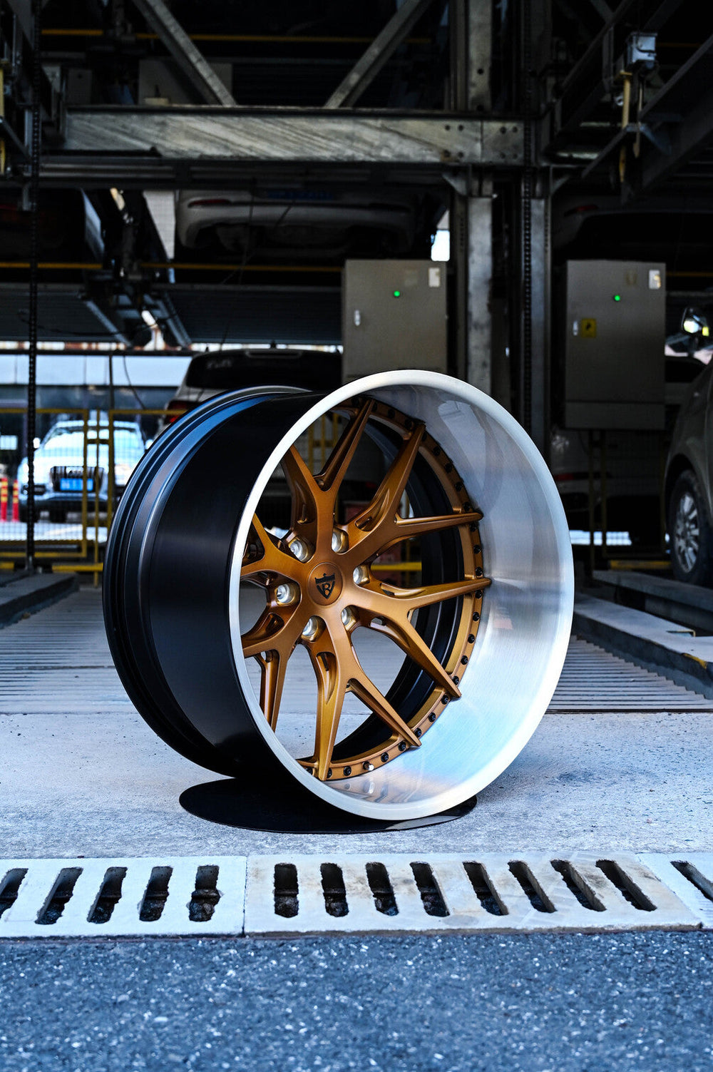 1996 Chevrolet Tahoe on RVRN RV-DR08D forged wheels in Semi Matte Black Barrel with Brushed Bronze Spoke (photo 07)