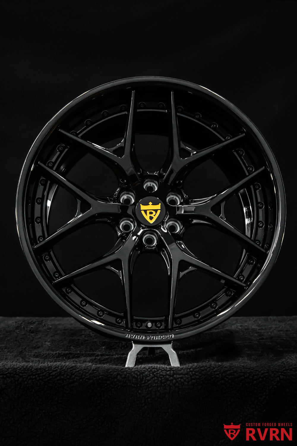 Rear RV-DR08D custom Dodge Viper wheels in gloss black with Y-spoke styling and 20x13 fitment for the 2001 Viper GTS