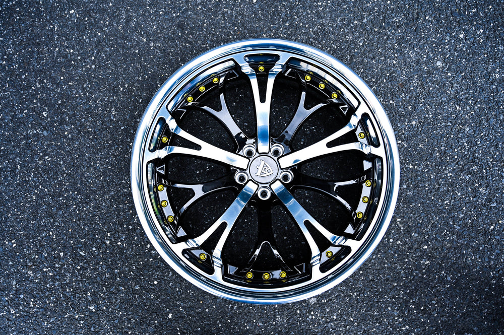 2001 Lincoln Town Car on RVRN RV-DL09 custom forged wheels in polished black - 02