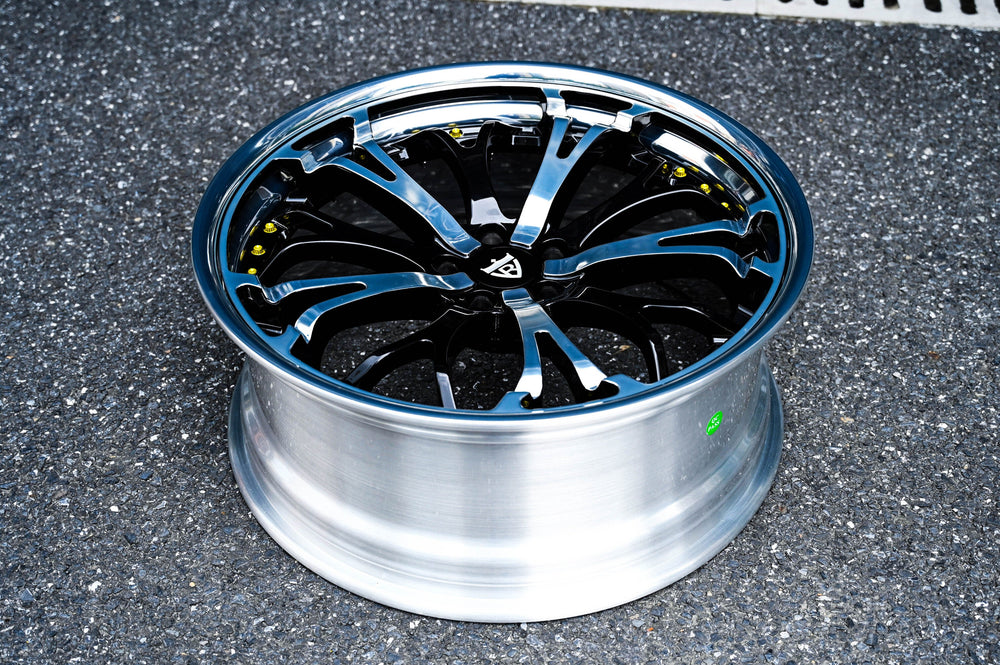 2001 Lincoln Town Car on RVRN RV-DL09 custom forged wheels in polished black - 03