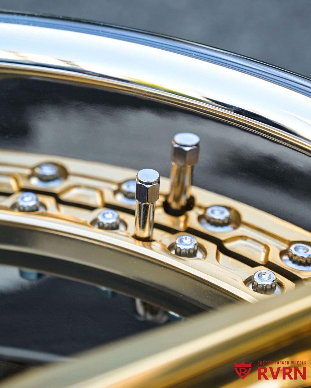 Side view of deep-lip RV-DP03 forged wheels on Corvette C5 Z06, highlighting chrome barrel design.