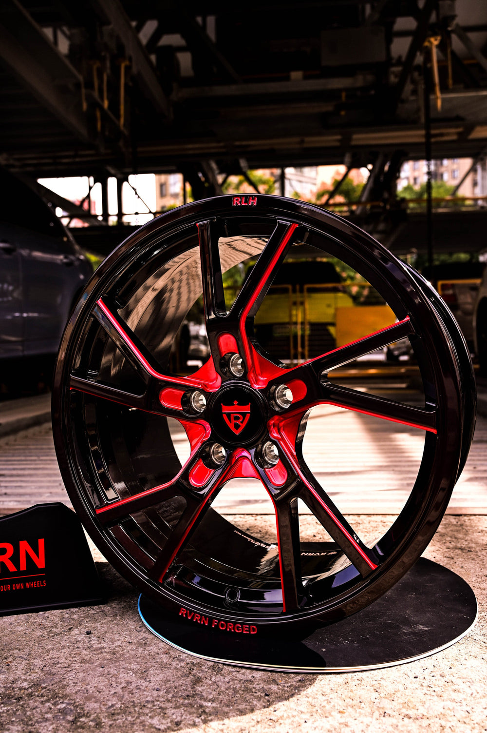 2006 Chevrolet Corvette Base on RVRN RV-MR12 forged wheels in Gloss Black and Gloss Red Spoke and Gloss Black Barrel (photo 08)