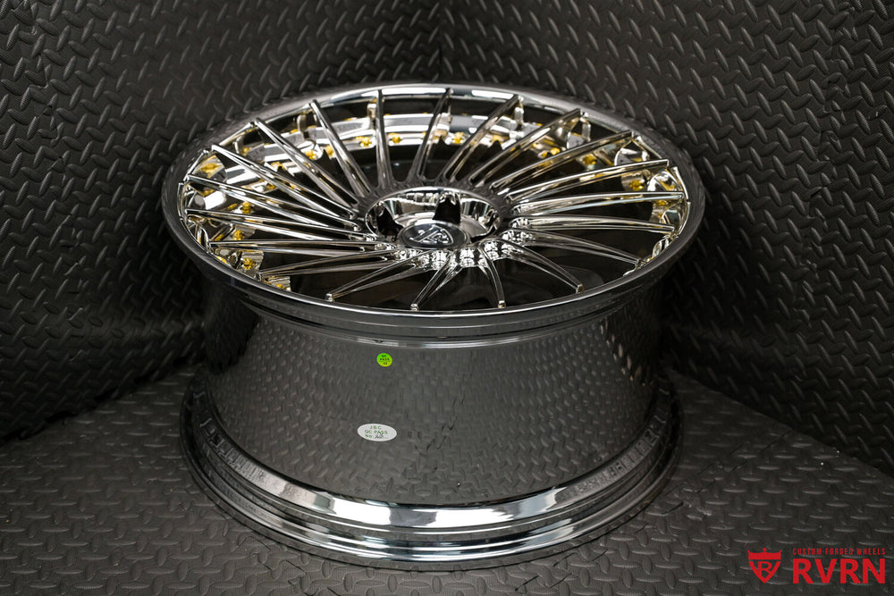 Chrome wheel lip detail on RV-DN01 forged rims Mercedes Benz CL600