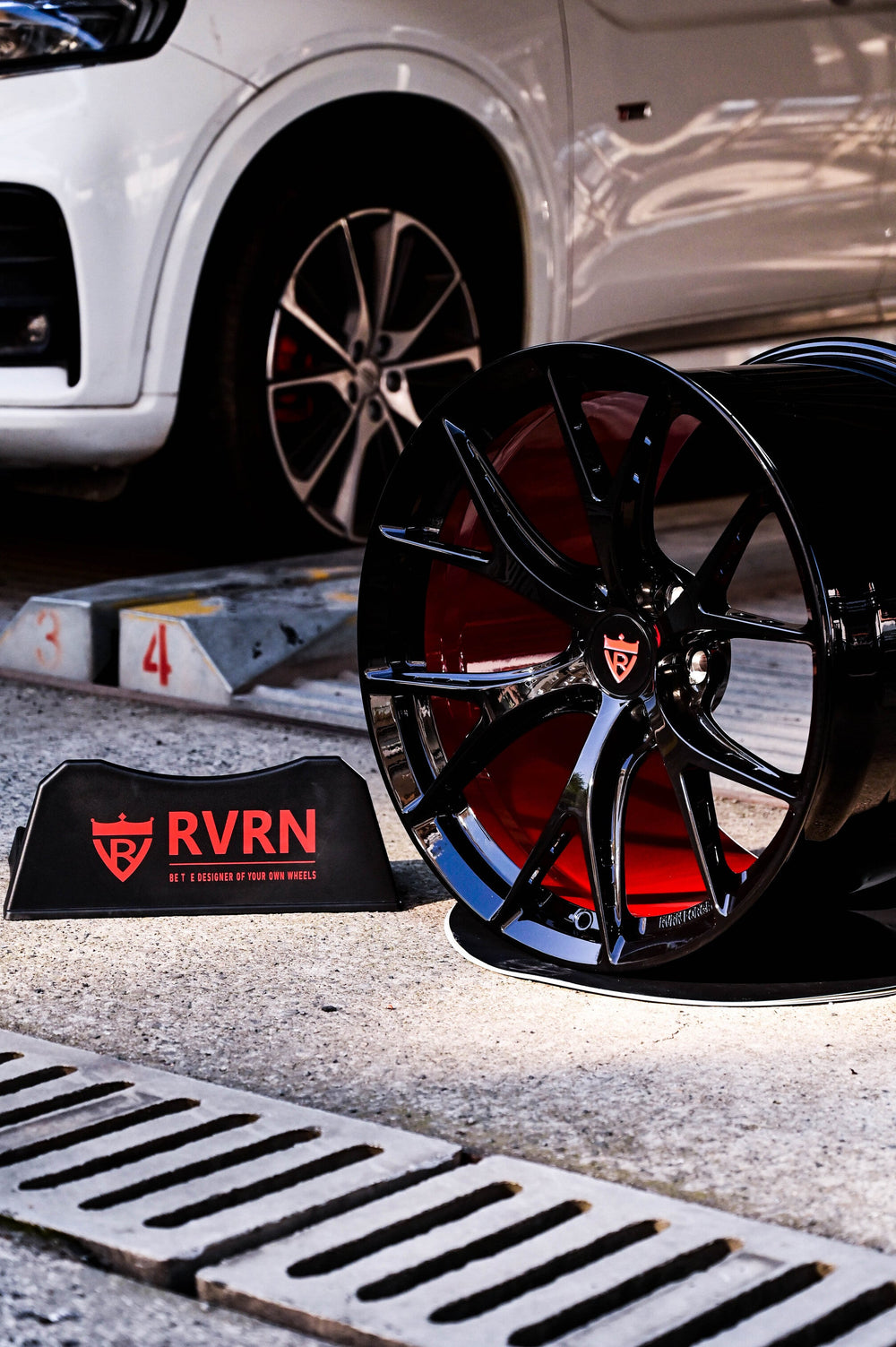 2008 Dodge Viper on RVRN RV-MR01 forged wheels in Gloss Black Spoke with Red Inner Barrel (photo 09)