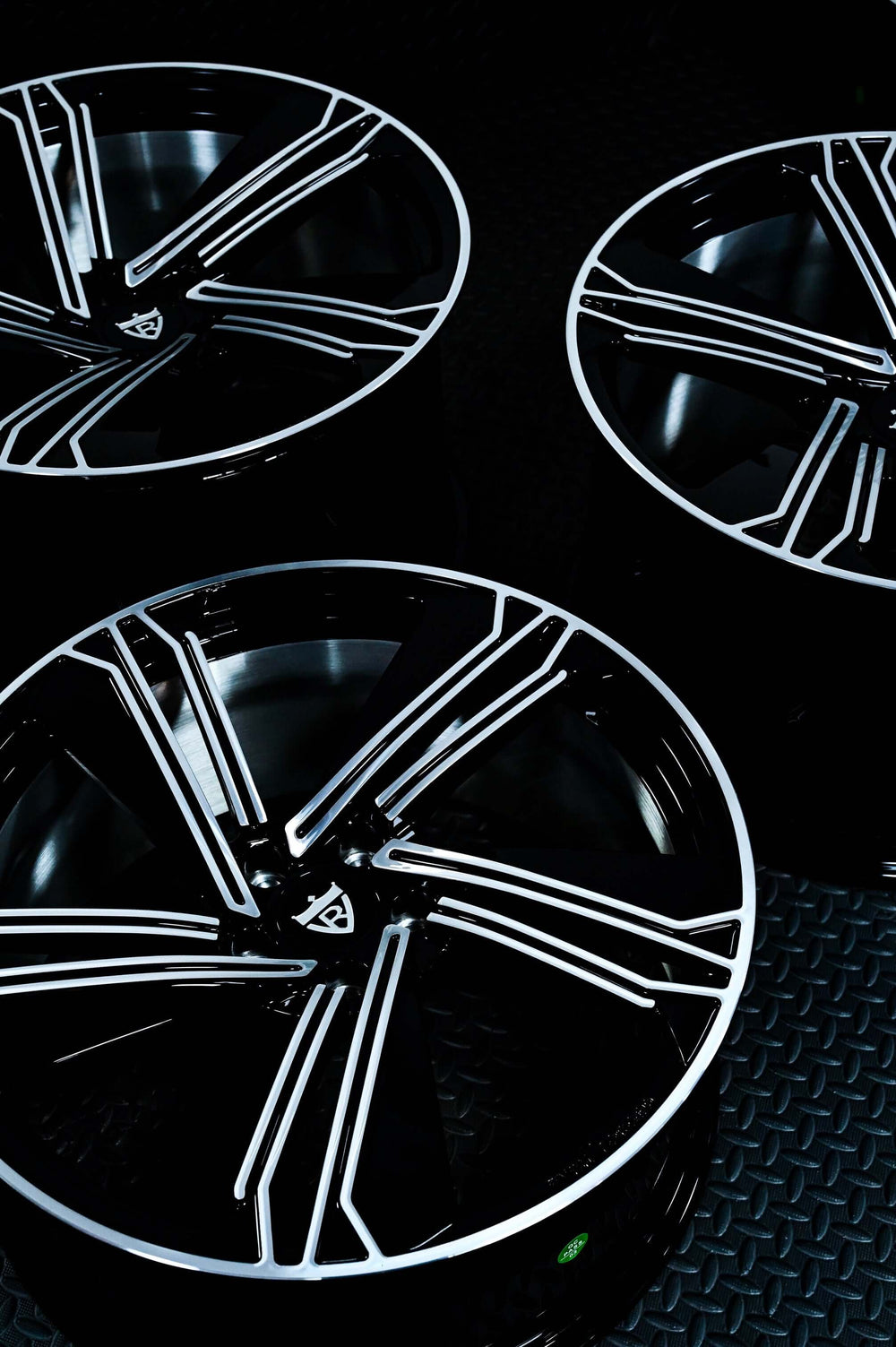 2011 Audi R8 V10 on RVRN RG-01 forged wheels in Gloss Black and Silver (photo 09)
