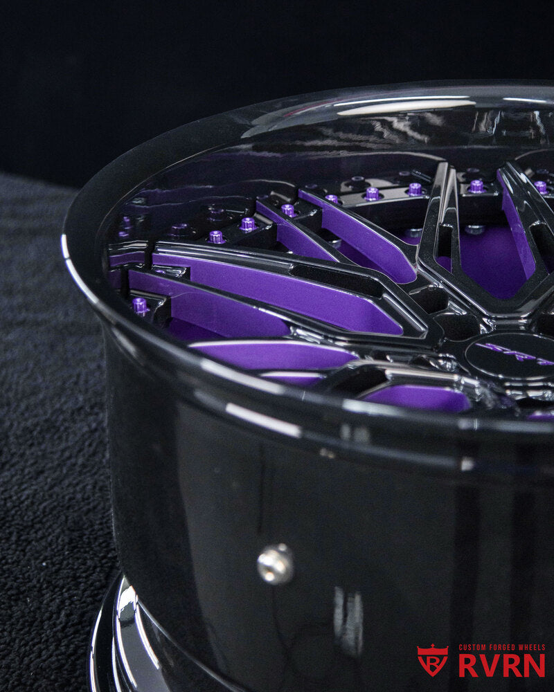 Dual-tone forged wheel – gloss black spokes and purple barrel