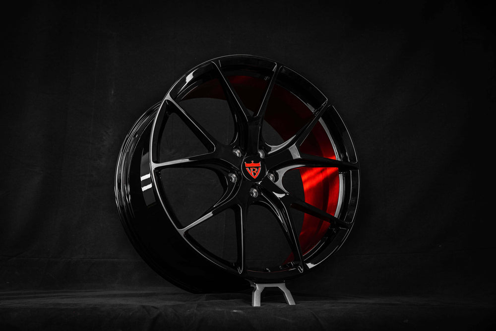 Close-up of RV-MR05 red and black forged wheels for Mercedes-Benz ML63