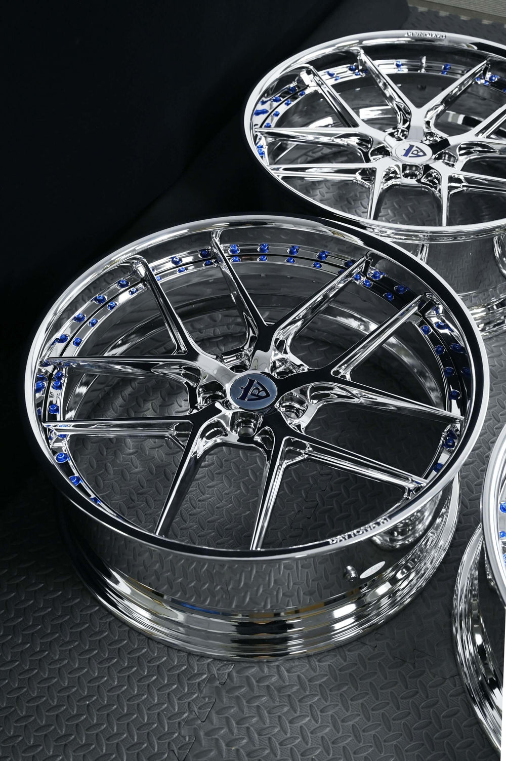 Close-up detail of 24-inch RV-DR08D forged 2-piece wheel on 2013 Dodge Charger R/T.