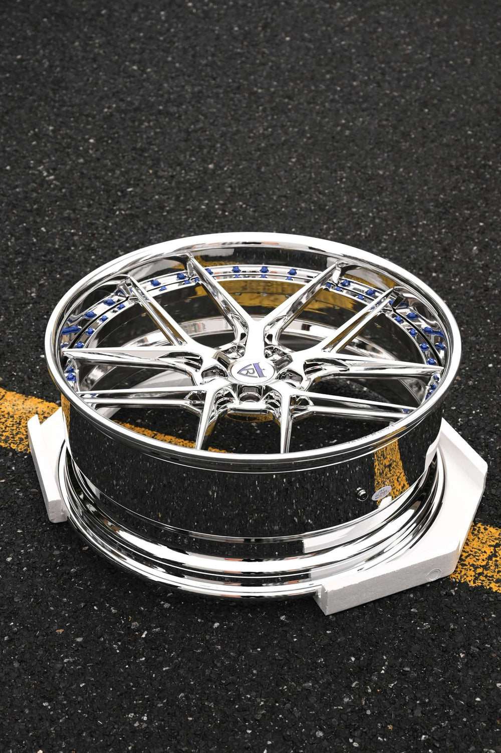 Deep dish rims for Dodge Charger R/T featuring stepped polished Chrome lip and Custom Blue face.