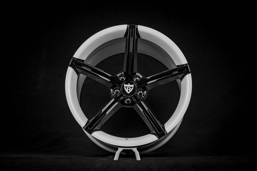 	Side view of Audi R8 with RV-MS63B forged wheels