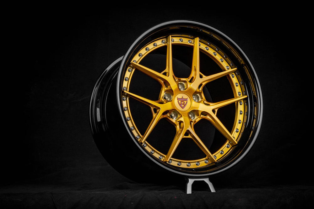Transparent dark gold finish and forged detailing on Bentley wheels