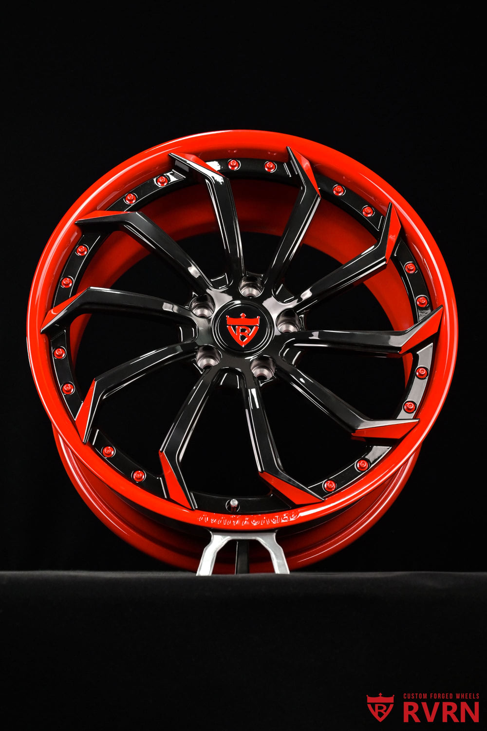 Front three-quarter view of a 2015 C7 Corvette Stingray on RVRN RV-DC01 directional forged wheels, 19x8.5 front and 20x10 rear