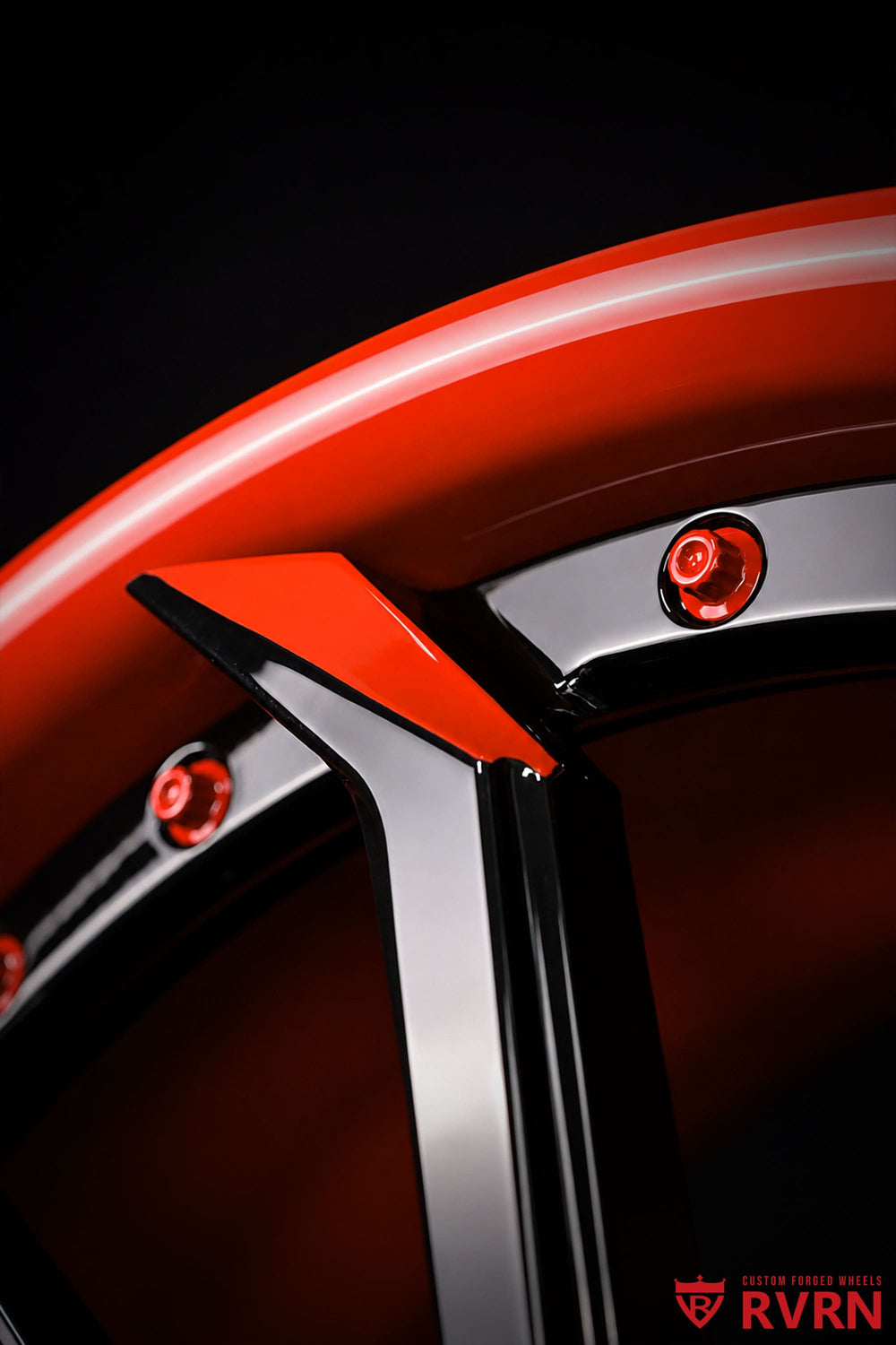 RVRN RV-DC01 wheels fitted to a 2015 Corvette C7 Stingray, combining directional forged construction with red and black spokes and a red barrel