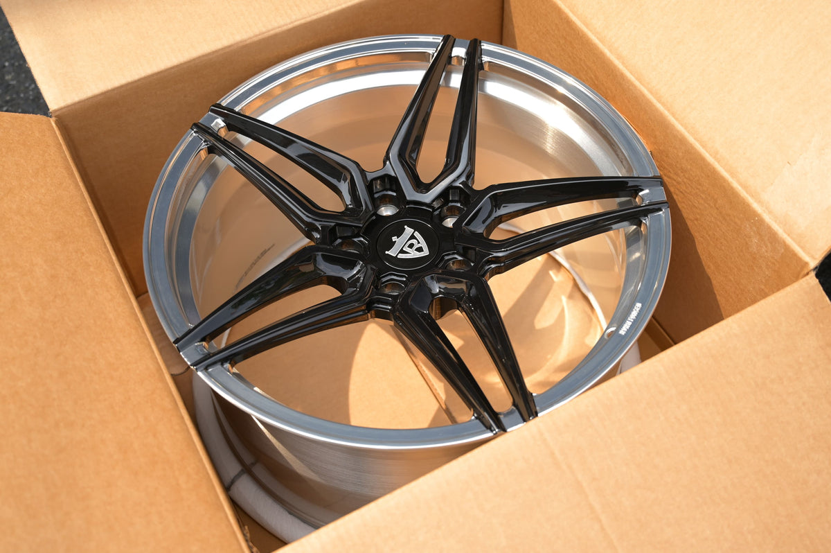 2015 Porsche Panamera 4 Custom 5 Star Polished Aluminum Forged Wheels: RV-MR02