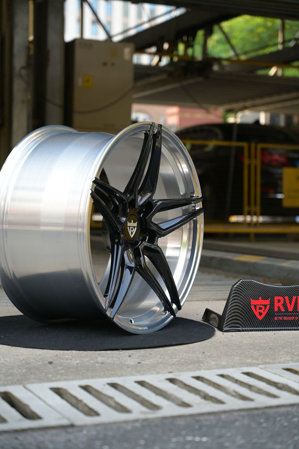 20x11 rear forged wheel for 2015 Porsche Panamera – custom polished lip