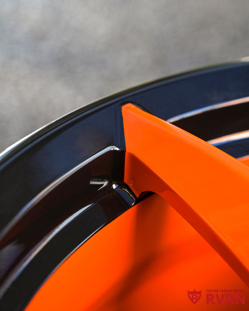 RV-MC35 forged wheels Dodge Challenger detail gloss black with orange