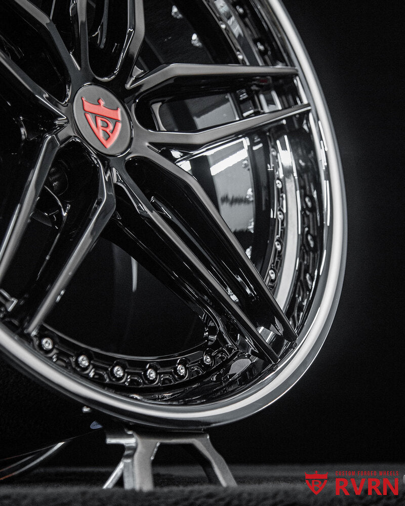 Gloss black 5-spoke concave wheel with chrome barrel detail