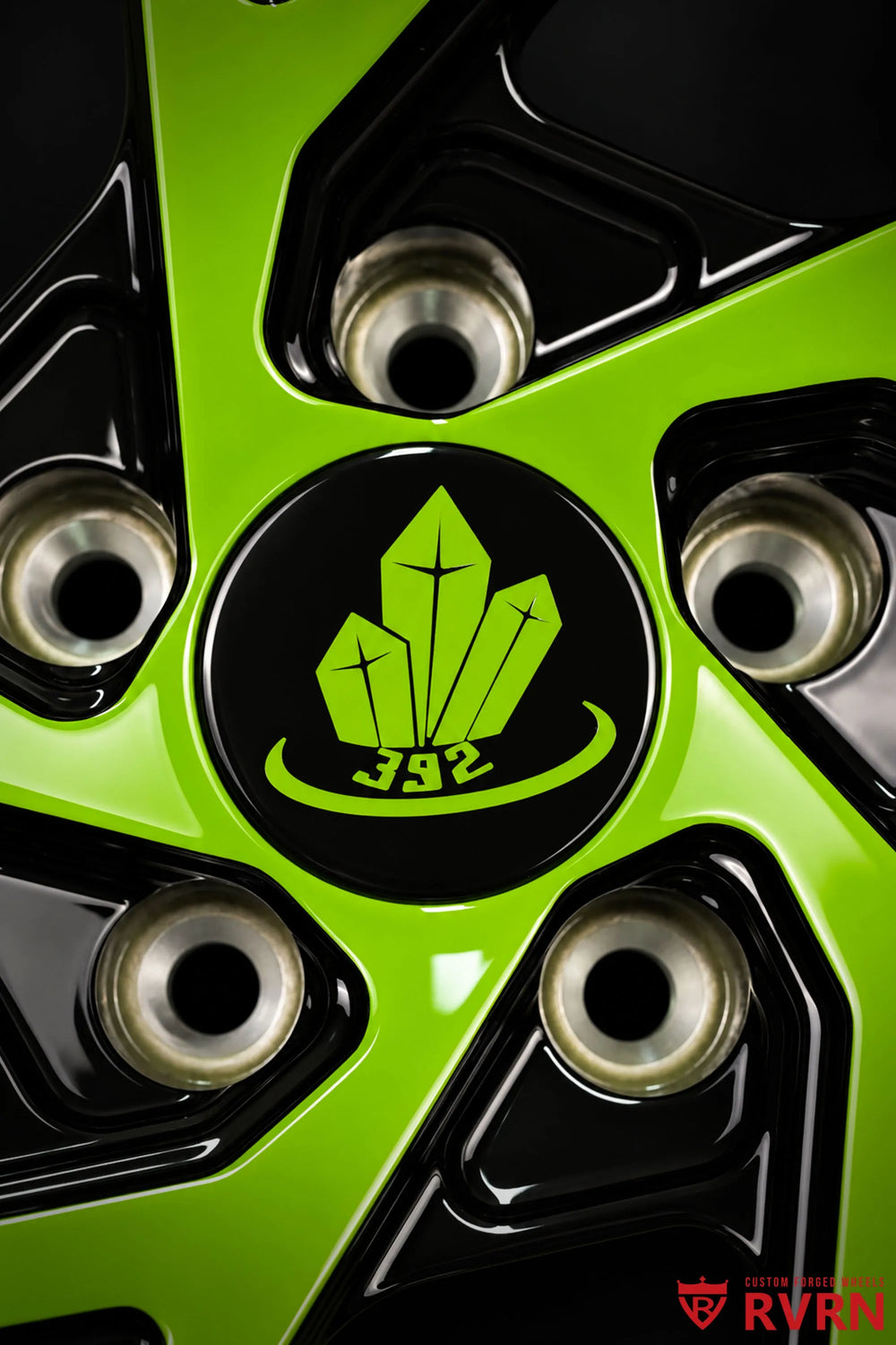 2017 Dodge Charger Daytona 392 Wide Body RV-DS74 Deep Dish 2-Piece Forged wheel detail with Gloss Black Spoke, Green Go Spoke Accent Surfaces, and Black Screws, close-up of the center cap, lug openings, and spoke junctions