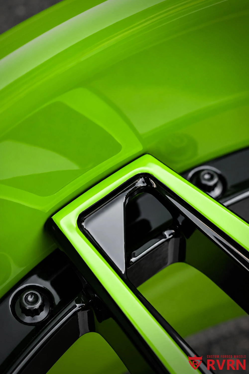 2017 Dodge Charger Daytona 392 Wide Body RV-DS74 Deep Dish 2-Piece Forged wheel macro detail showing the Green Go outer barrel surface, Gloss Black spokes, flange bolts, and precise two-piece assembly