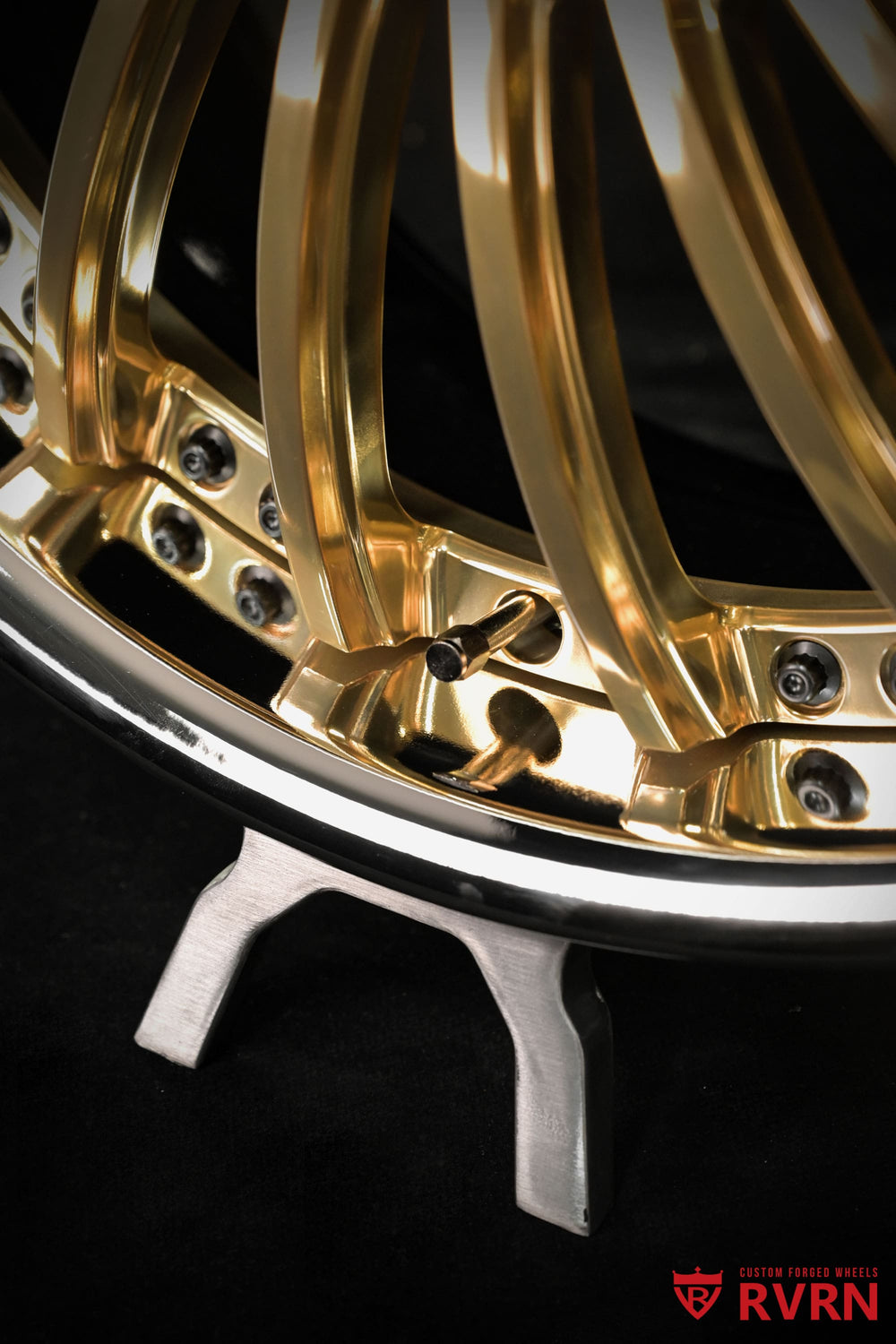 Chrome barrel lip detail of the RV-DN01 2-piece forged GMC Arcadia wheel with premium craftsmanship.