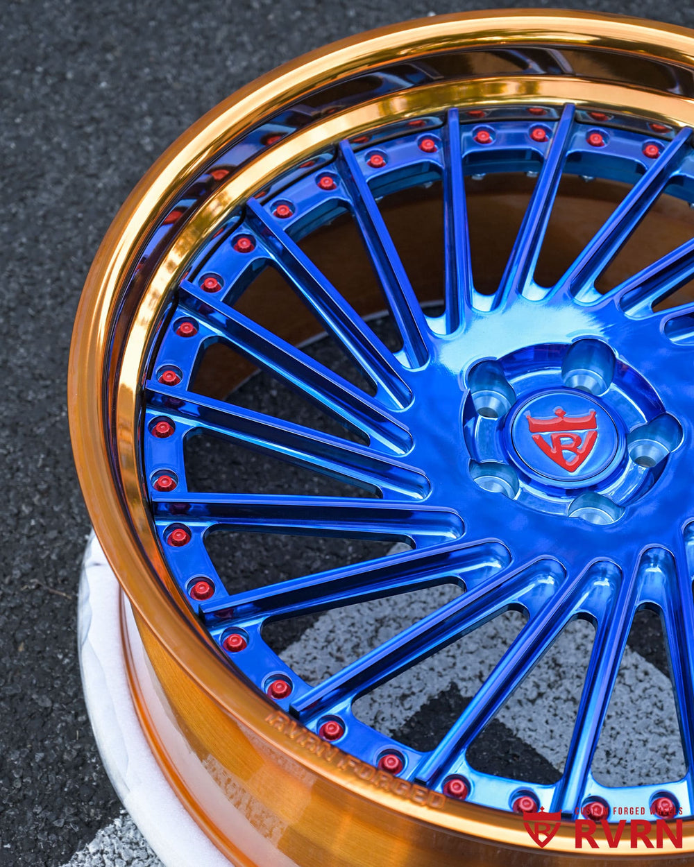 RV-DN01 Vanderhall Wheels installed on 2018 Venice, front 22x9 +10MM, polished blue spokes with bronze barrel.