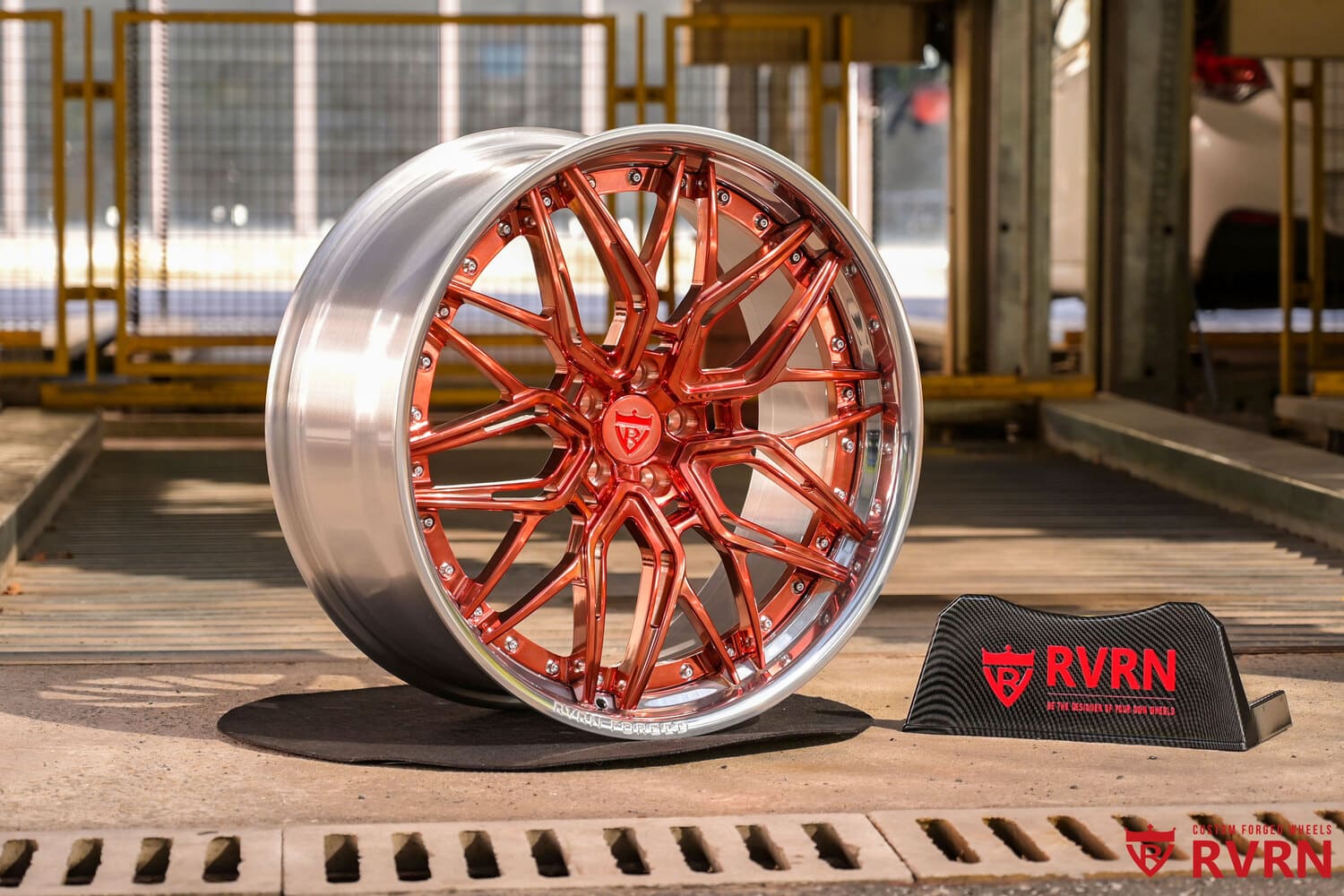 Close-up of polished rose gold spokes RV-C081 wheels for BMW M850i