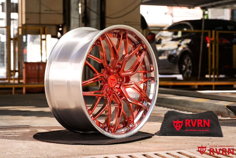 Chrome screws on custom forged RV-C081 rose gold rims for BMW M850i