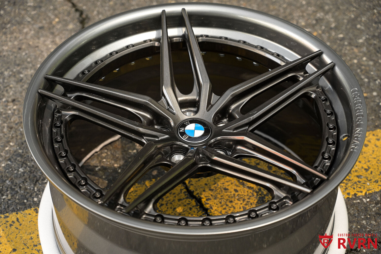 2019 BMW M850i forged wheel detail with floating caps