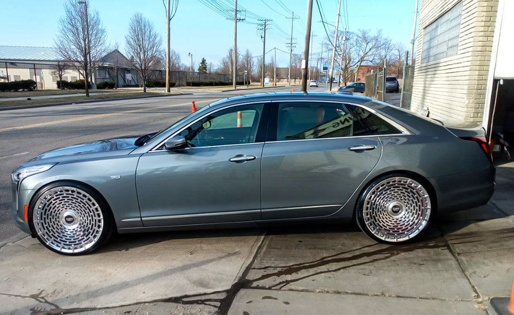 Custom floating center cap on Cadillac CT6 RV-MD02 forged rim