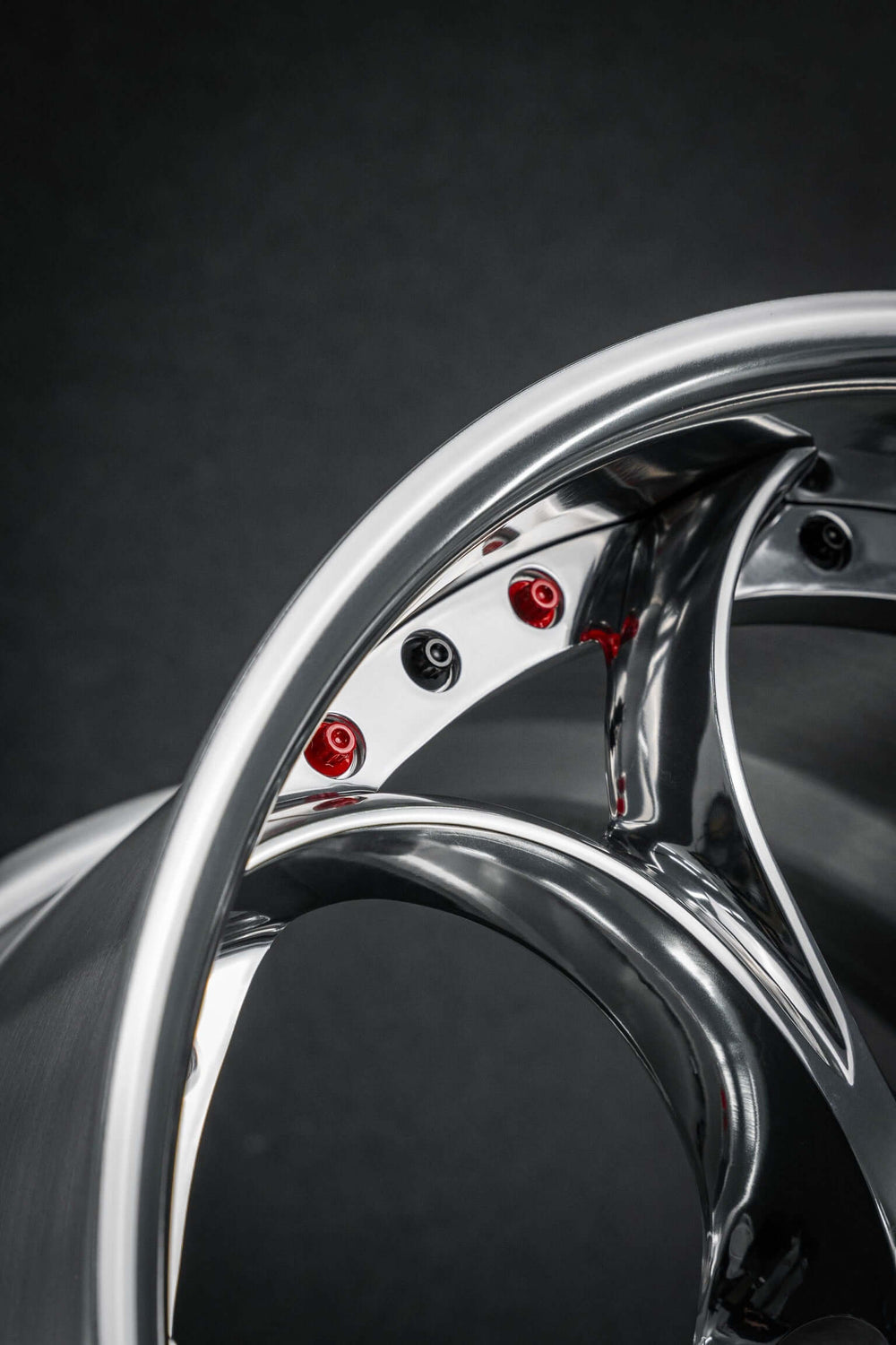 Close-up of RV-DS016 polished red and black forged wheels for C7 Grand Sport.