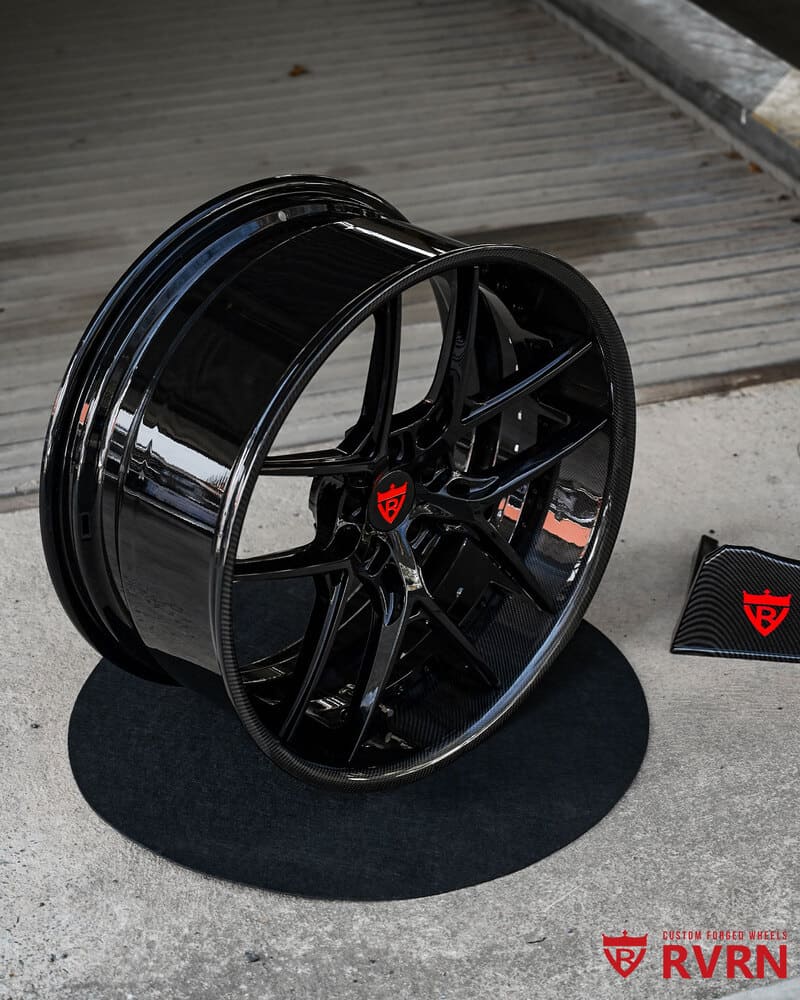 	22x10.5 inch forged rear wheel with carbon fiber lip on Dodge Charger Daytona