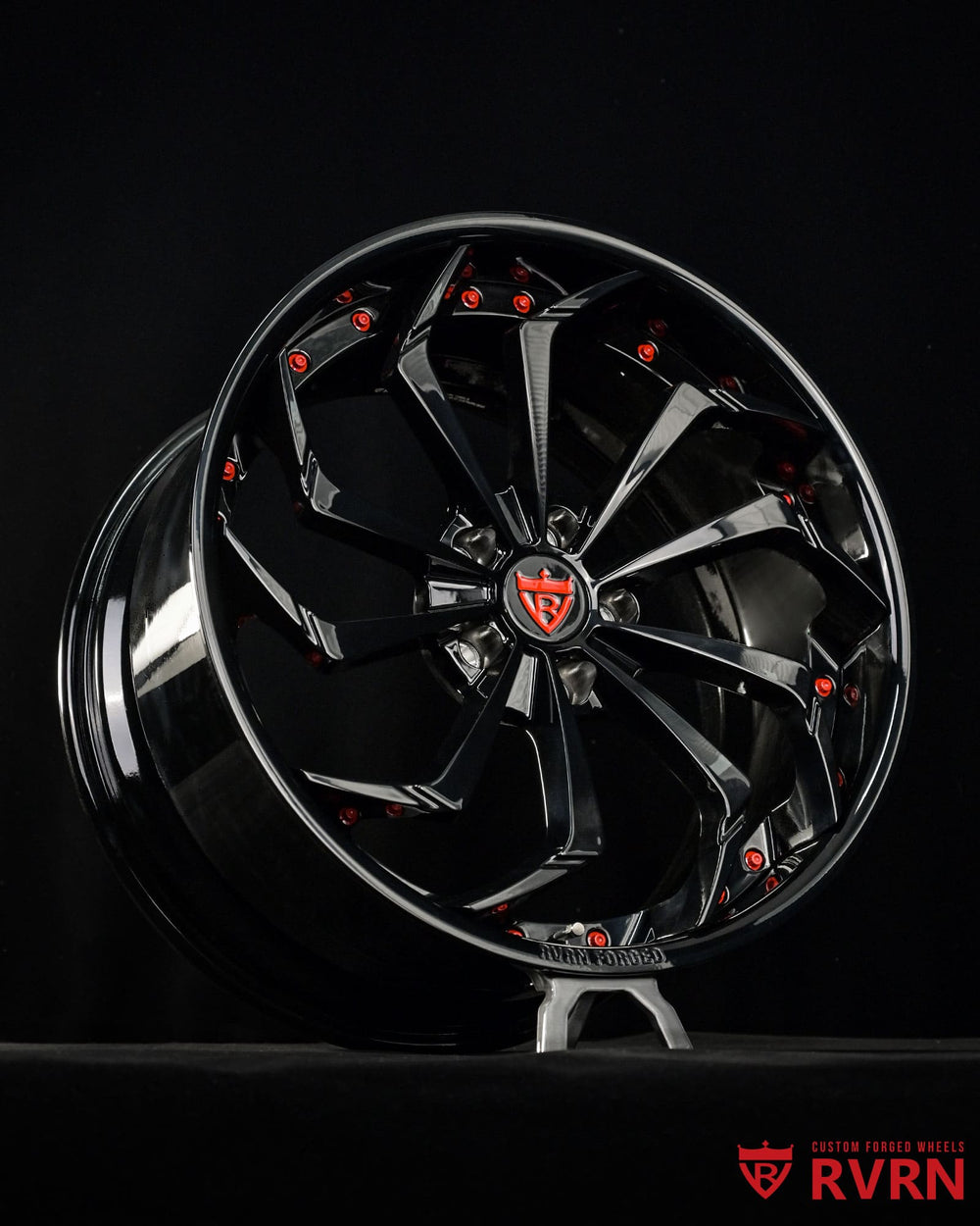 RV-DC06 directional wheel face featuring gloss black finish and aggressive directional spoke architecture
