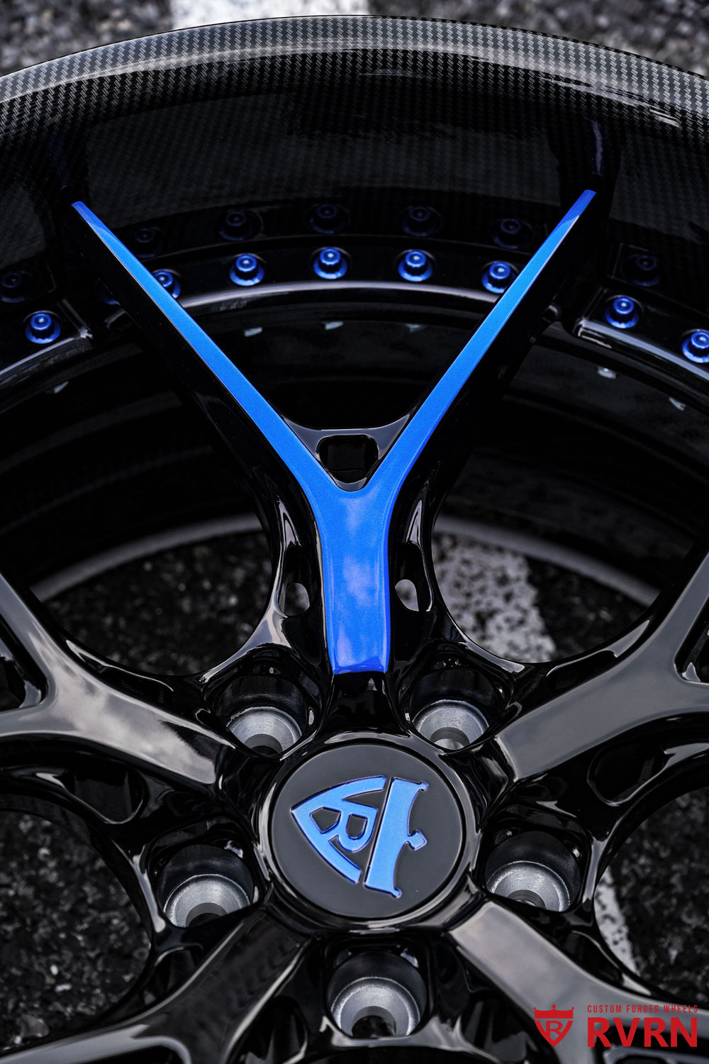 Custom Dodge Challenger wheels with RVRN RV-DR08D Y-spoke design, carbon fiber lip, inner barrel and gloss black finish