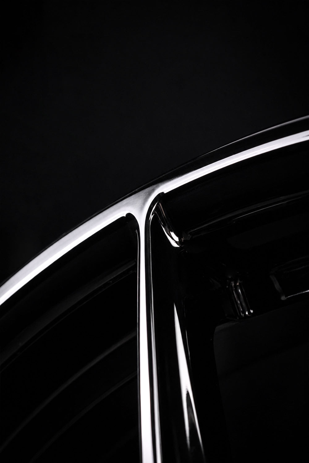Custom fitment detail of RVRN RV-MF11 Ferrari wheels measuring 20x10 +35MM front and 20x11.5 +40MM rear, finished in gloss black