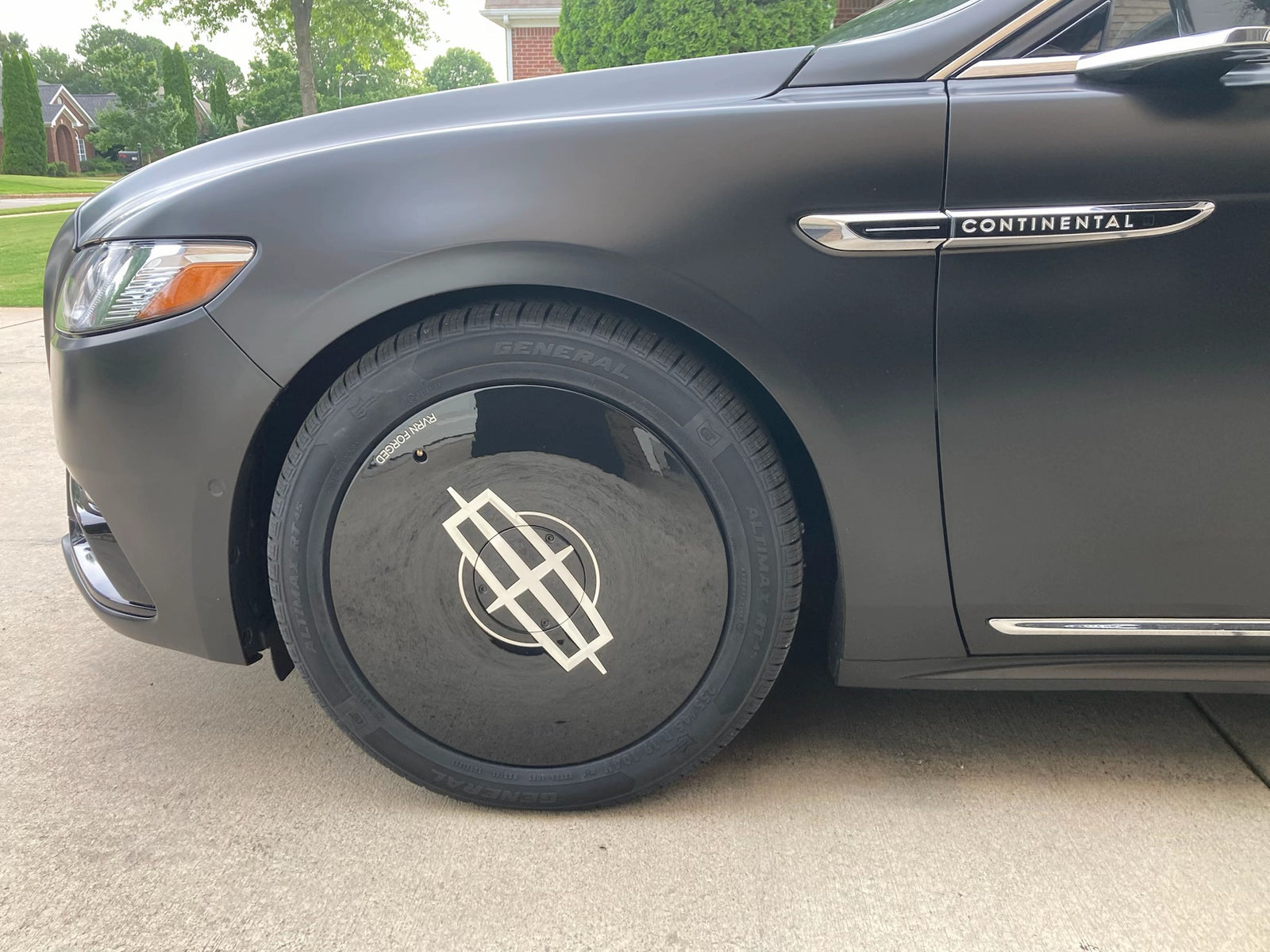 	Gloss black Lincoln Continental custom wheels RV-ML20 – 19 inch forged monoblock