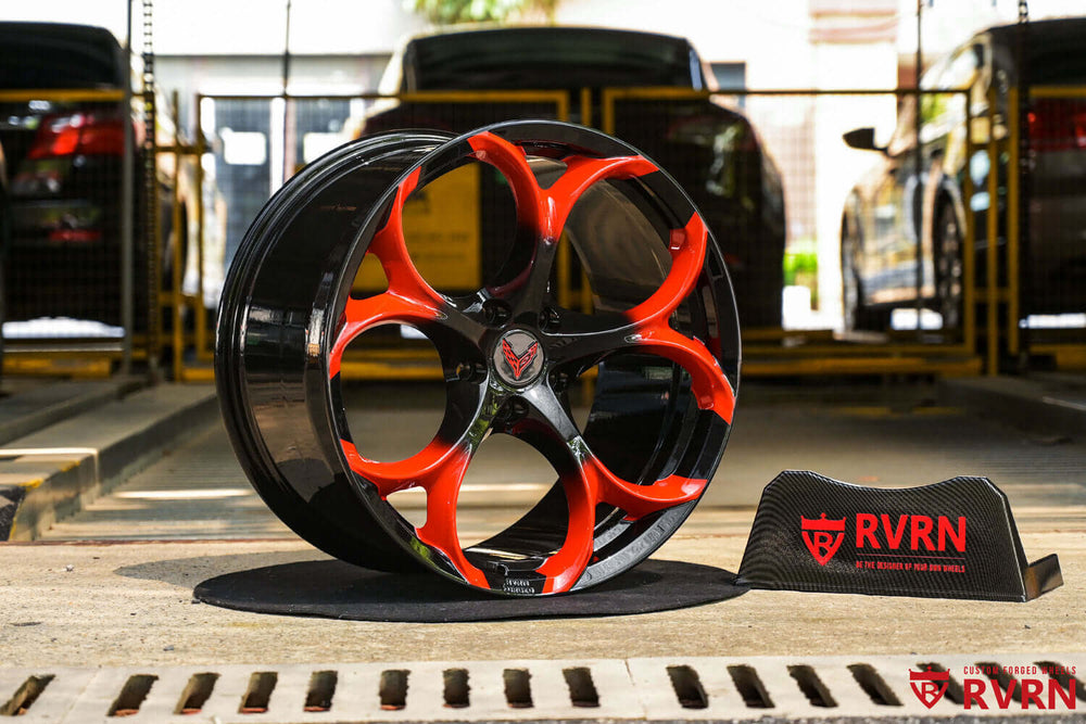 RV-MS016 forged wheel close up showing red fade to black spokes design